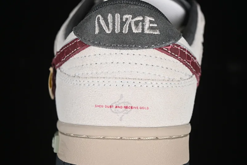All Categories Nk SB Dunk Series Nk SB Dunk Low Low-top sneakers Nike Dunk Low "Double Swoosh" CNY Year of the Snake Panda Prank Shed the dust to welcome gold Cai Jin Low-top casual sneakers HV1800-101